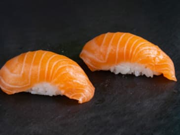 Lachs Nigiri (2 Stück)